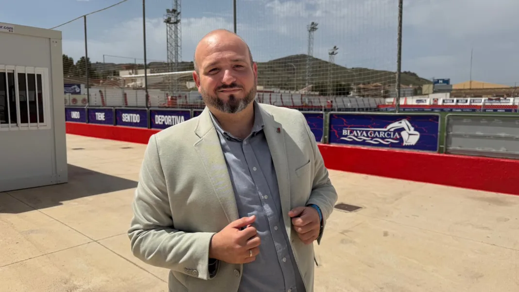 PSOE denuncia que la iluminación de la Deportiva Minera sigue apagada