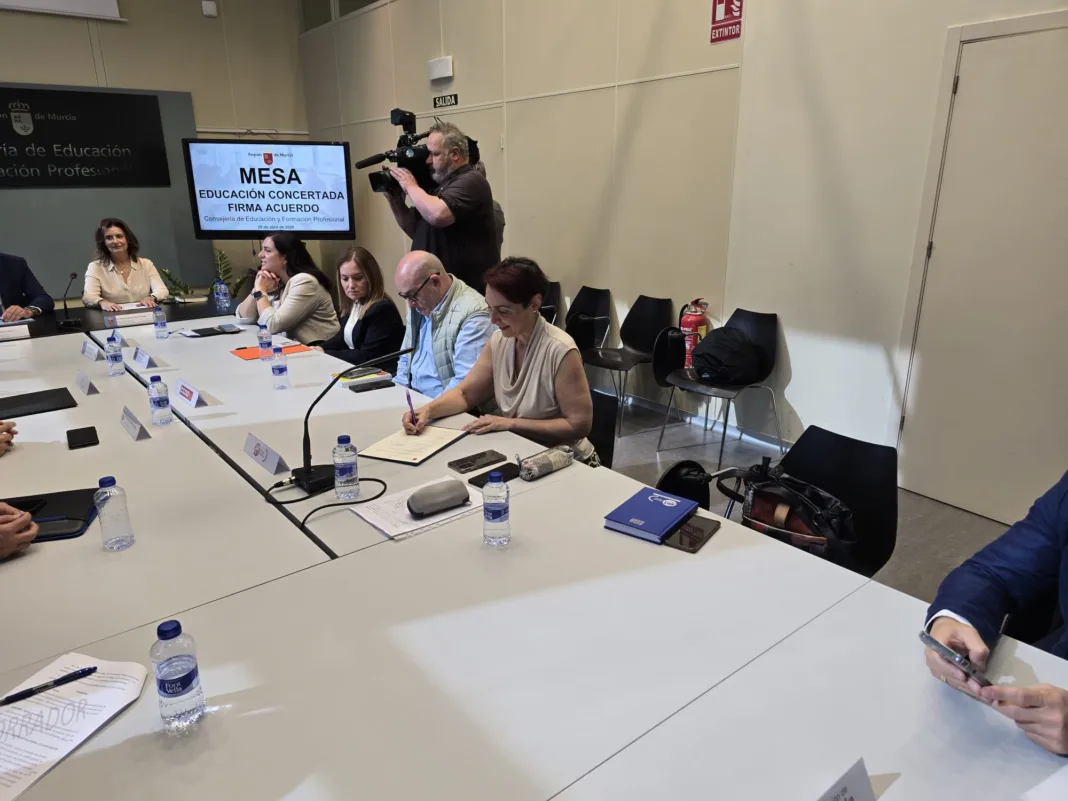 UGT celebra un acuerdo que dará estabilidad al personal de la concertada hasta 2029