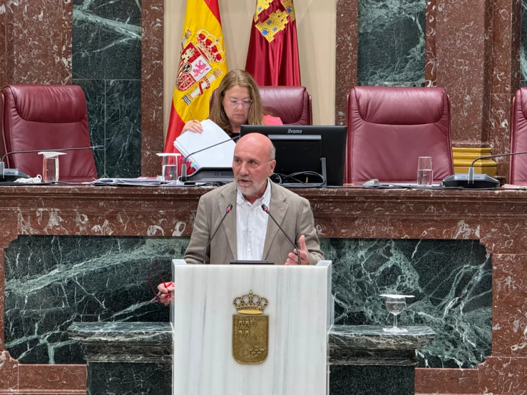 IU arranca mejoras en transporte escolar y empleo rural en la Asamblea