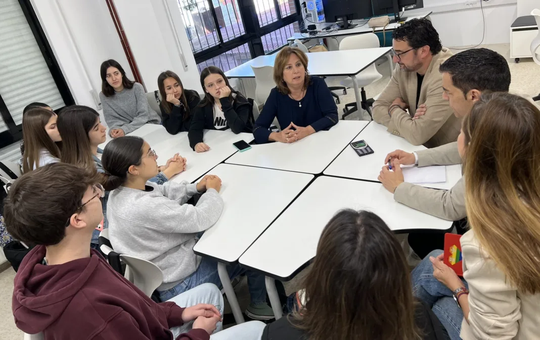 reunión PSOE adictlecentes_iesjoséplanes Murcia celebra un Entierro de la Sardina Infantil sin publicidad de apuestas