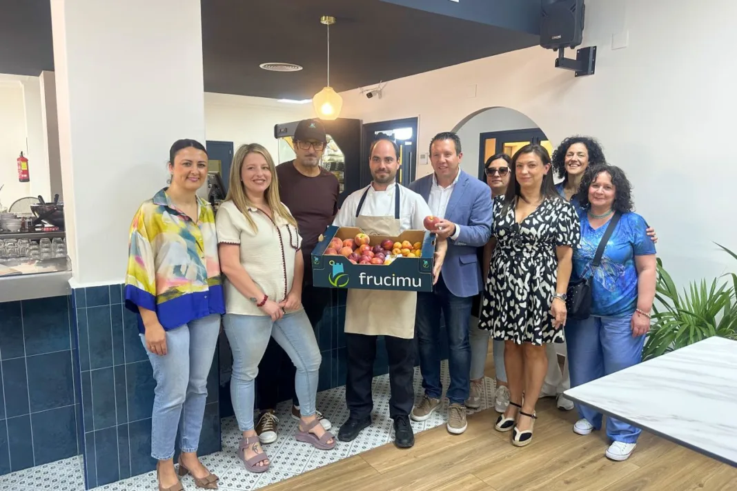 FRUCIMU lleva la fruta de Mula a los comercios del municipio