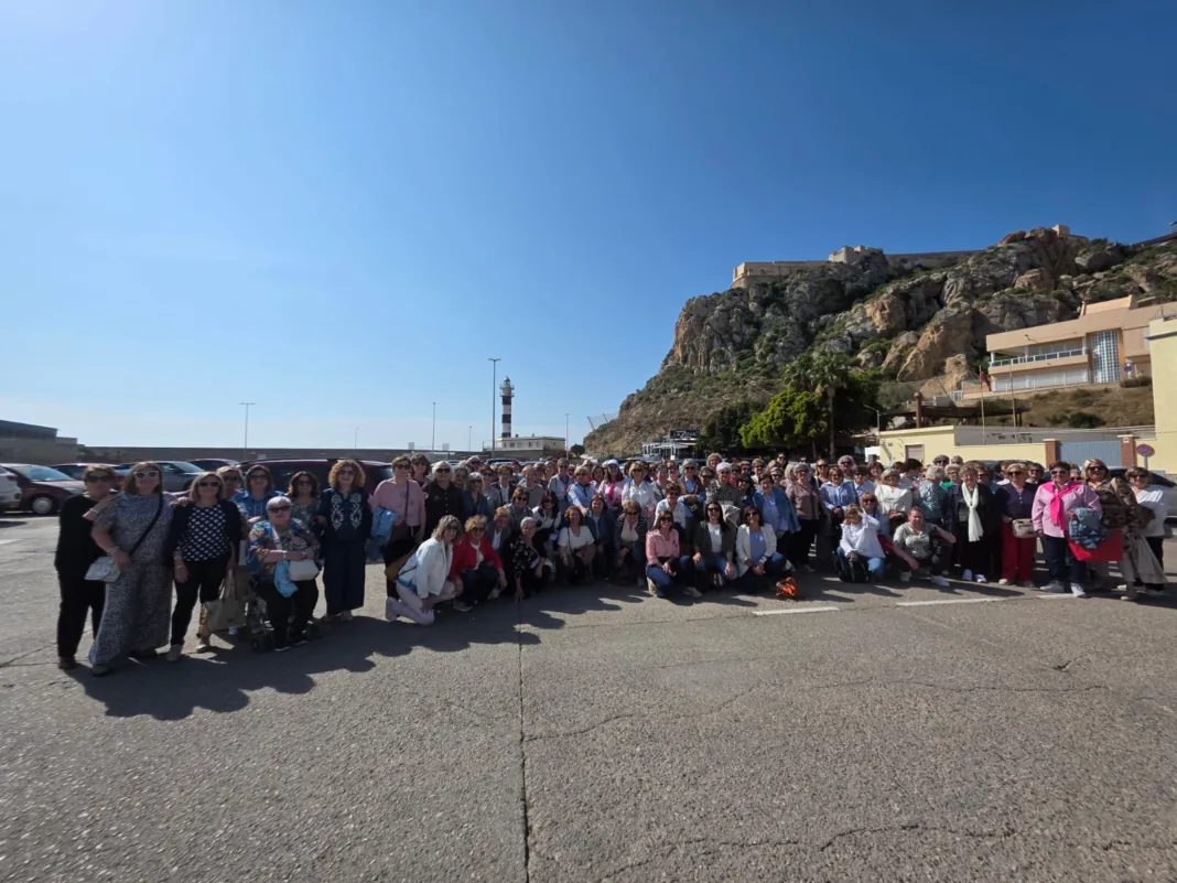 Mula reúne a un centenar de mujeres en un viaje cultural a Águilas