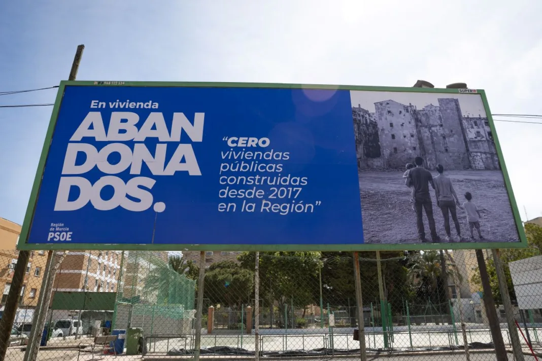 El PSOE lanza ‘Abandonados’ contra la gestión de López Miras