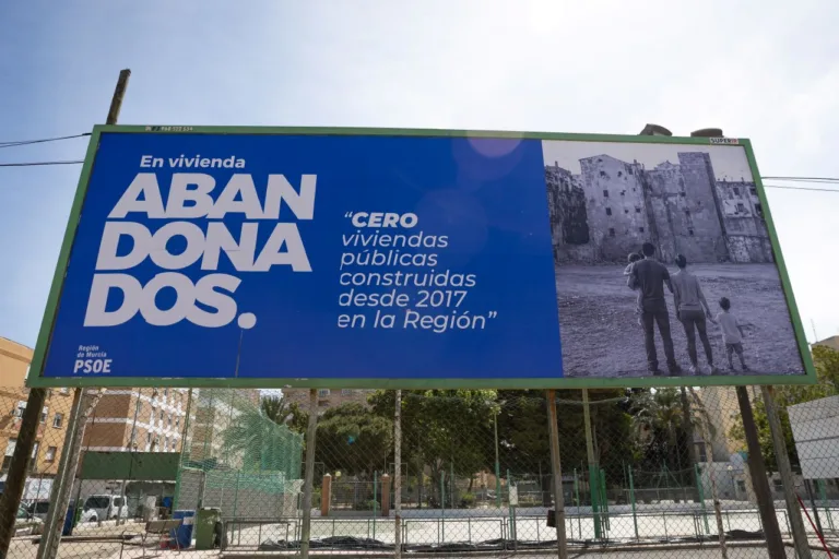 El PSOE lanza ‘Abandonados’ contra la gestión de López Miras