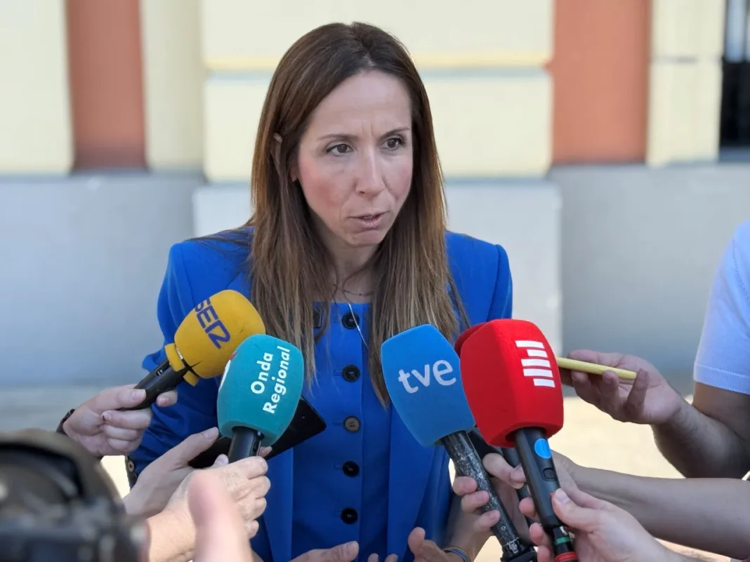 El PSOE denuncia que las editoriales pagan aires ante el abandono escolar del PP