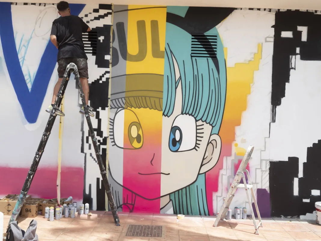 Los Alcázares llena sus calles de color con más de 50 artistas urbanos