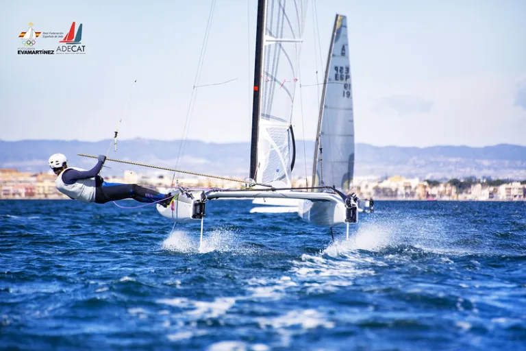 Los Alcázares reúne a la élite europea de la vela Clase A