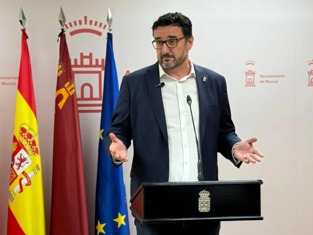 El PSOE llevará al Tribunal de Cuentas el gasto de 1,1 millones en flores del PP El PSOE llevará al Tribunal de Cuentas el gasto de 1,1 millones en flores del PP