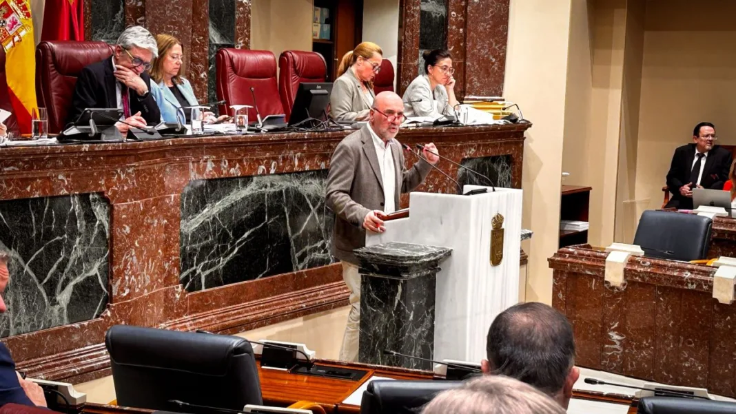 La Asamblea fuerza a López Miras a regular las escuelas de música
