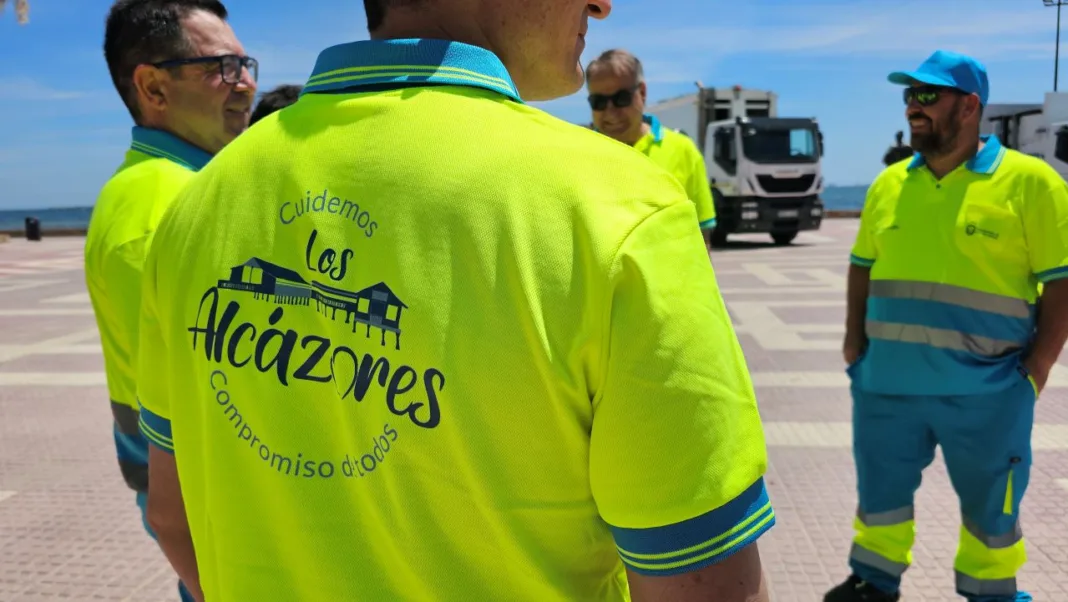 Los Alcázares estrena un nuevo servicio de limpieza con maquinaria y renovación de contenedores