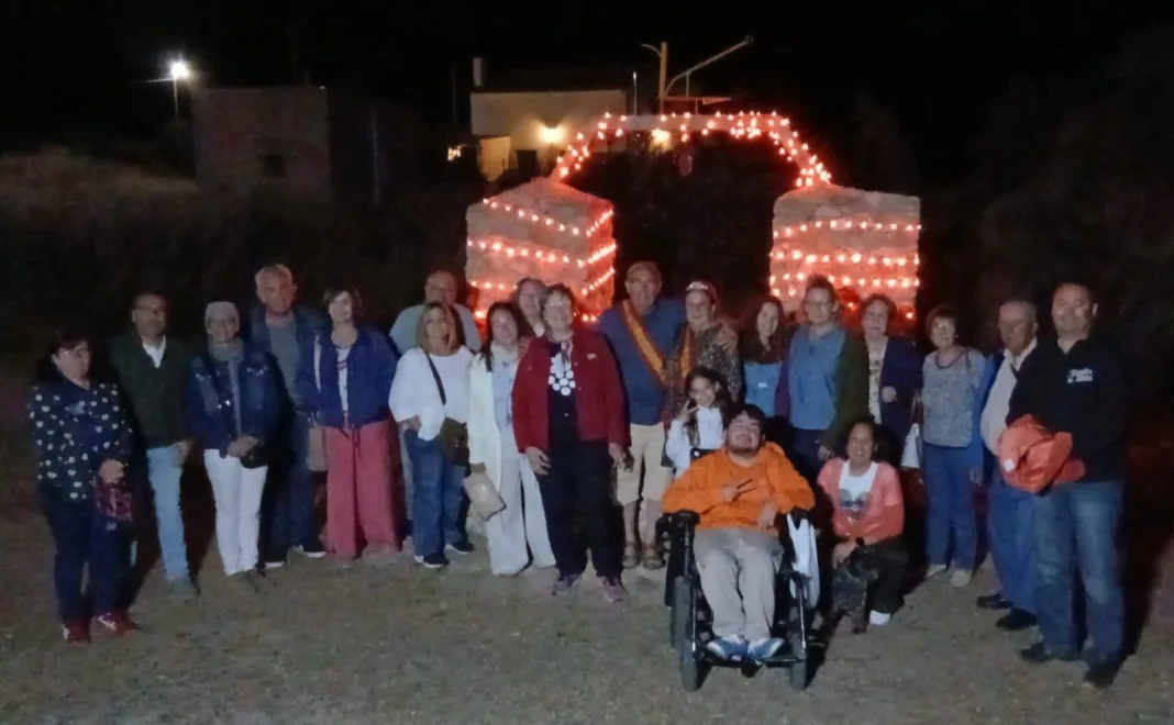 El Campillo de Adentro se ilumina para visibilizar el síndrome de Ehlers-Danlos