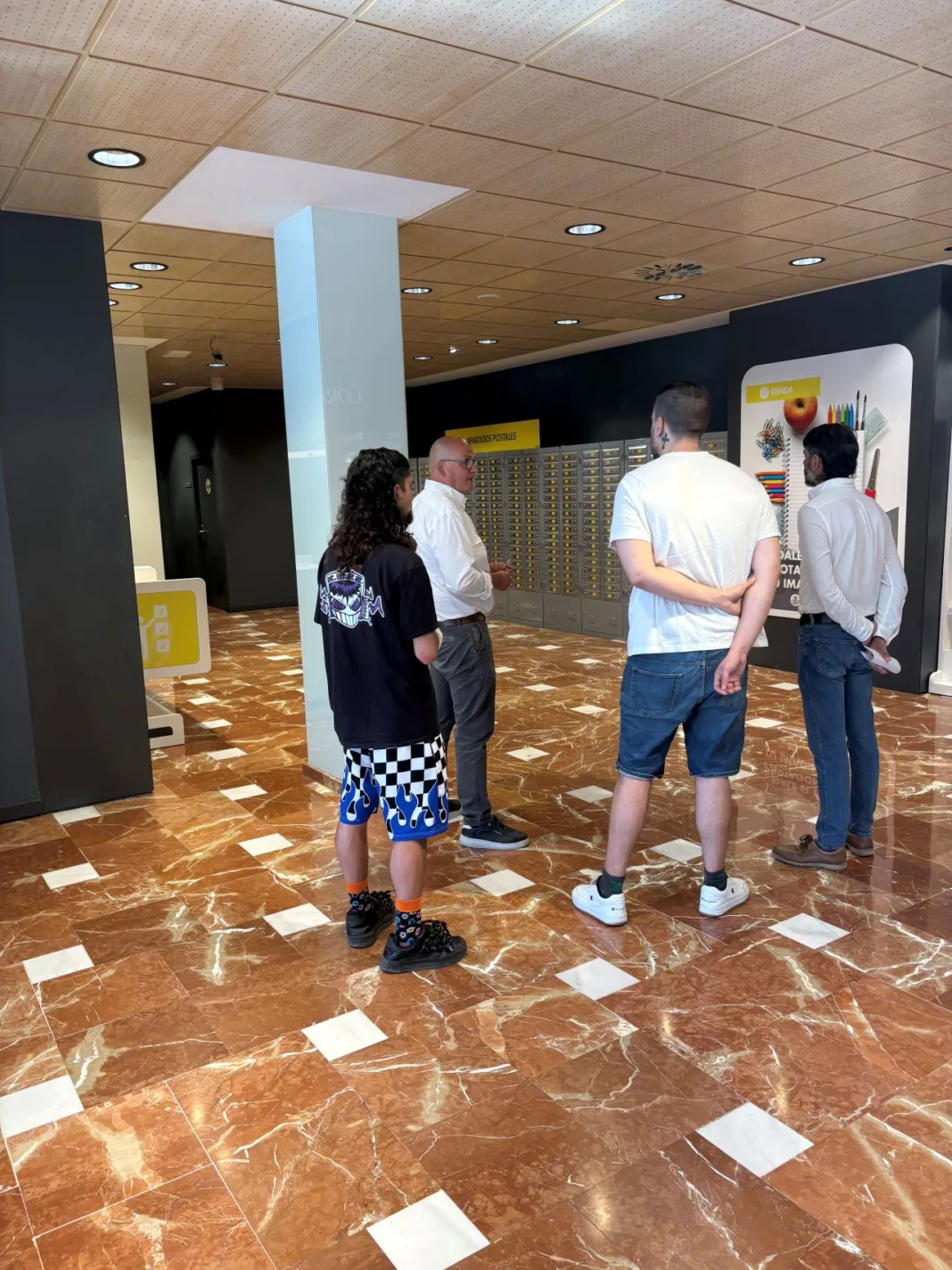 Correos abre al público su oficina principal de Murcia durante la Semana de la Administración Abierta