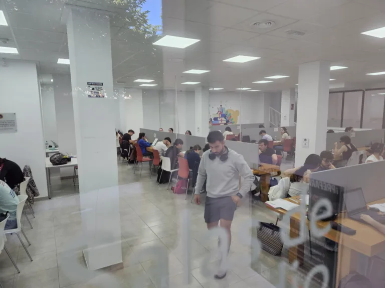 El PSOE acusa al PP de gastar 17.400 euros en una sala de estudio cerrada
