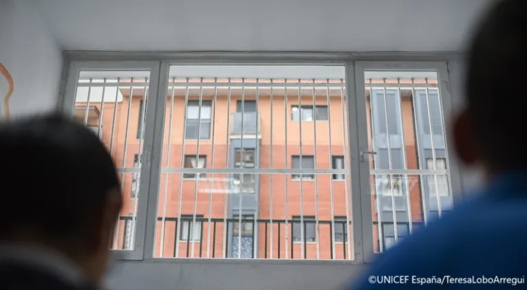 UNICEF alerta que uno de cada tres menores sigue en riesgo de pobreza