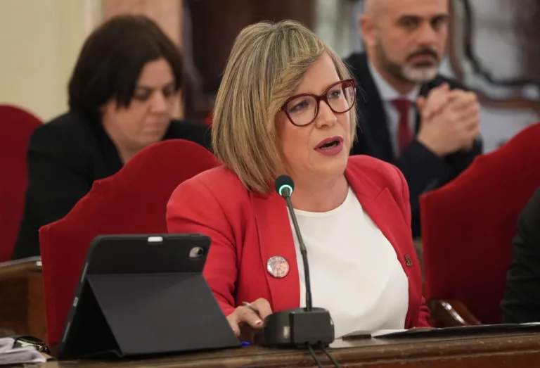 El PSOE exige desbloquear oposiciones pendientes desde 2018 en Murcia