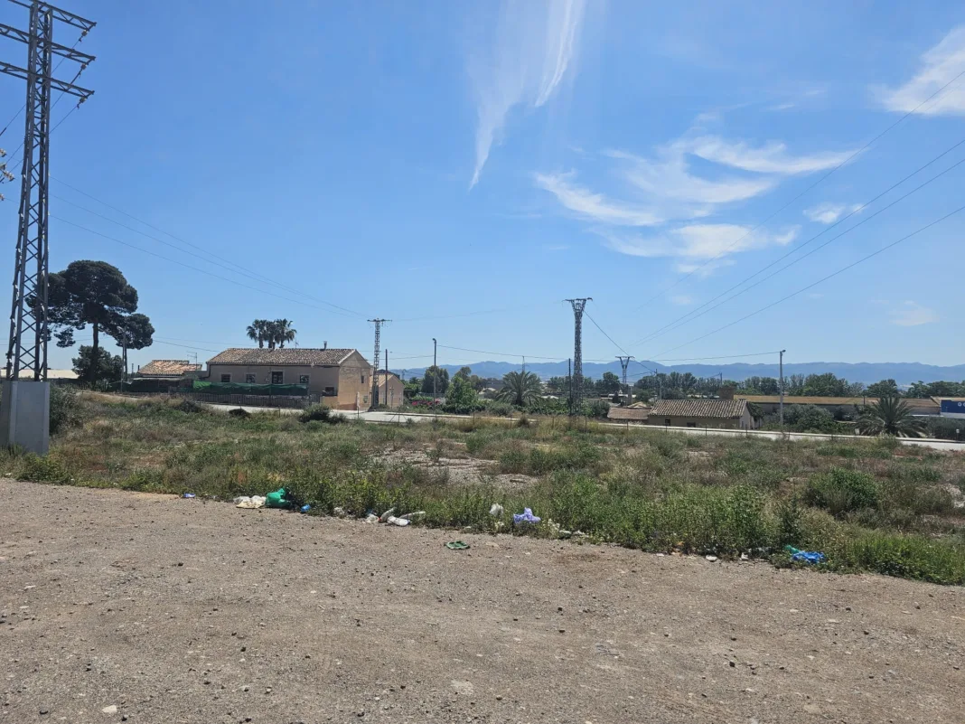El PSOE exige limpiar los solares municipales de Lorca ante el riesgo de incendios