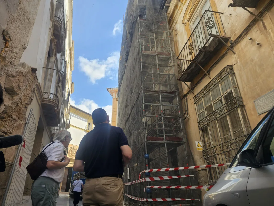 El PSOE acusa a Gil de construir tres veces menos vivienda pública