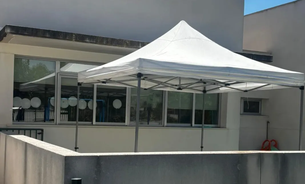 La Escuela Infantil de El Llano reclama sombra urgente para su patio