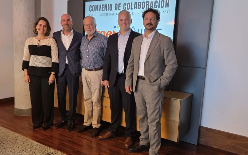 Convenio entre FROET y URAC (Foto Froet) FROET y URAC acuerdan ventajas para la gestión de residuos del transporte