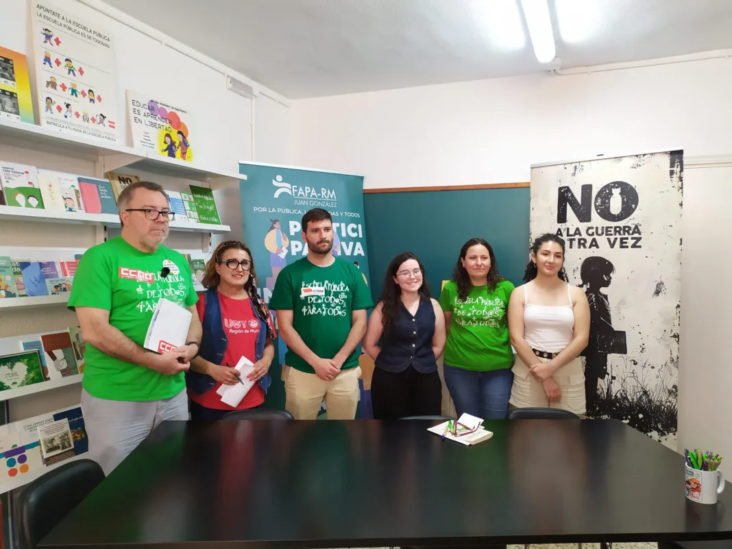 La comunidad educativa se une contra el calor en las aulas