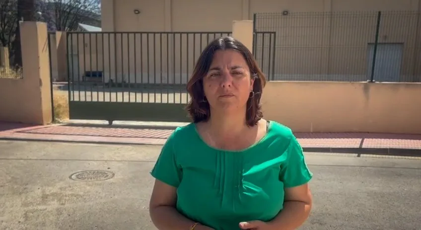 Foto - Penélope Luna IU exige una ley regional para climatizar los centros educativos