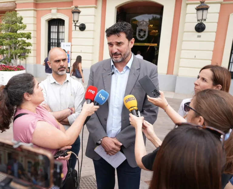 El PSOE acusa a Rebeca Pérez de inacción ante el caso de las contratas