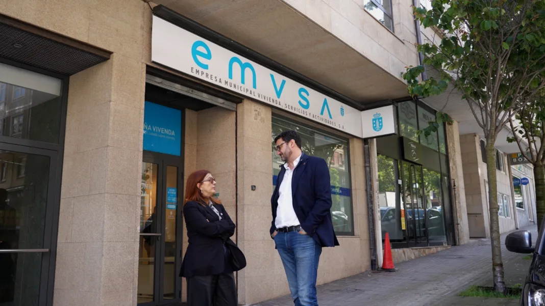 GINÉS RUIZ DURANTE SU VISITA A LA CORUÑA Ginés Ruiz reclama que Murcia copie políticas de vivienda que ya bajan alquileres