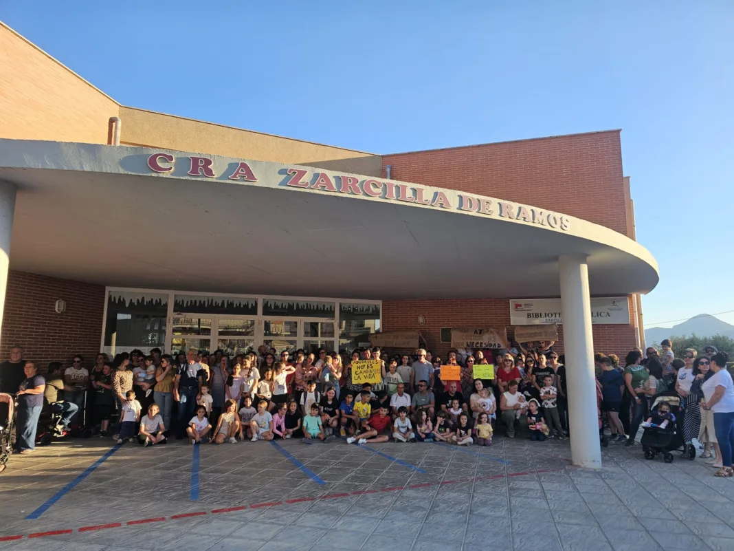 El PSOE exige recursos urgentes para el CRA de Zarcilla de Ramos