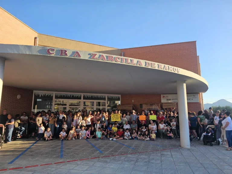 El PSOE exige recursos urgentes para el CRA de Zarcilla de Ramos
