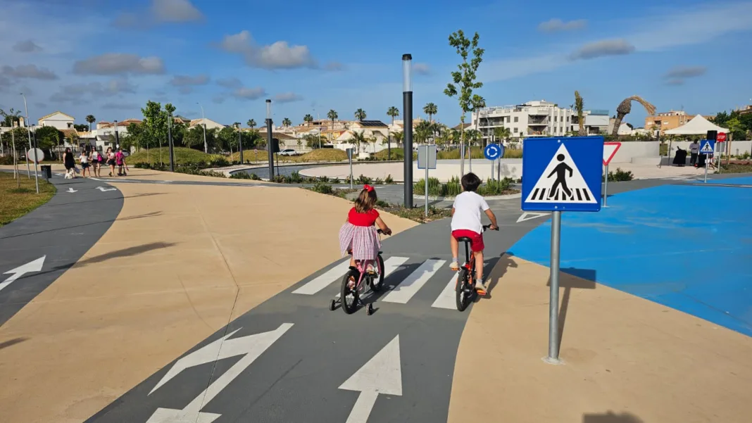 INAUGURACIÓN PARQUE VIAL LOS ALCÁZARES (4) El nuevo espacio verde incorpora un circuito permanente para aprender movilidad segura y convivir en el espacio público
