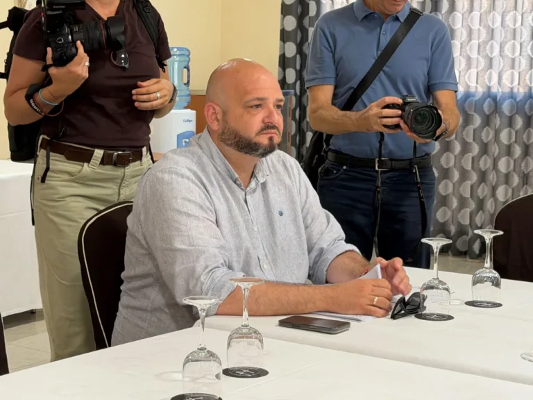 La oposición carga contra la gestión turística de Arroyo tras el plantón al Consorcio de La Manga