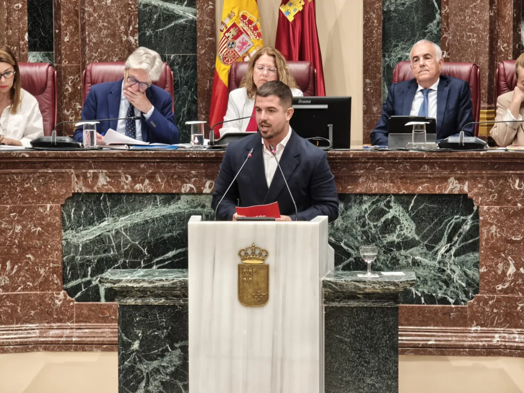 El PP vota contra una moción del Orgullo LGBTIQ+ en la Asamblea El PP vota contra una moción del Orgullo LGBTIQ+ en la Asamblea
