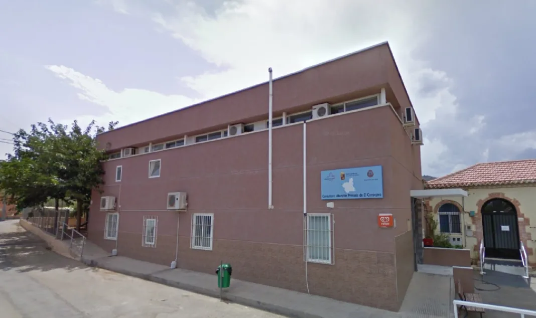 El PSOE denuncia que El Consejero sigue sin aire acondicionado en plena ola de calor