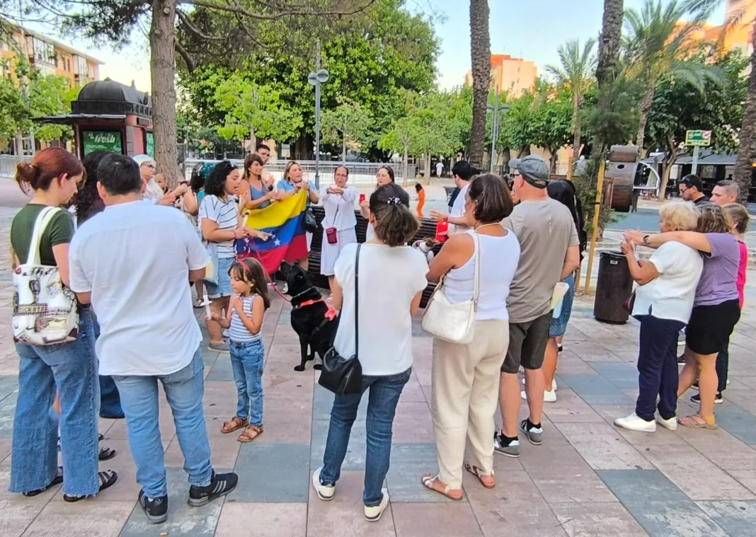 Cartagena enciende velas por las víctimas del terremoto de Venezuela Cartagena enciende velas por las víctimas del terremoto de Venezuela