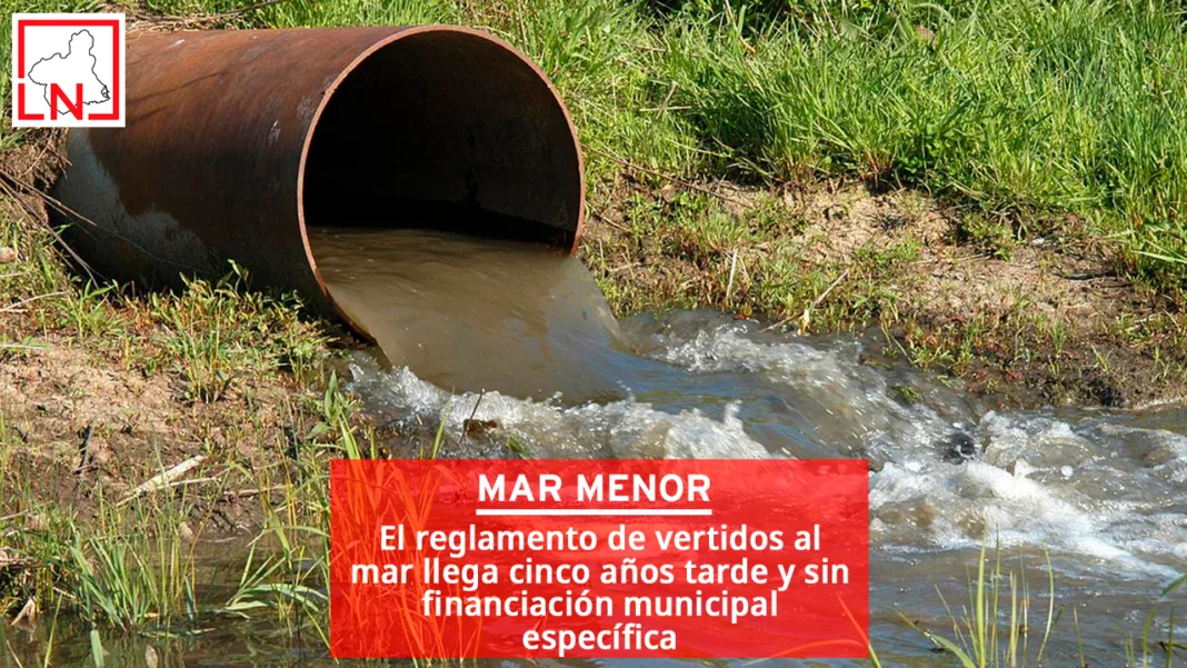 El reglamento de vertidos al mar llega cinco años tarde y sin financiación municipal específica