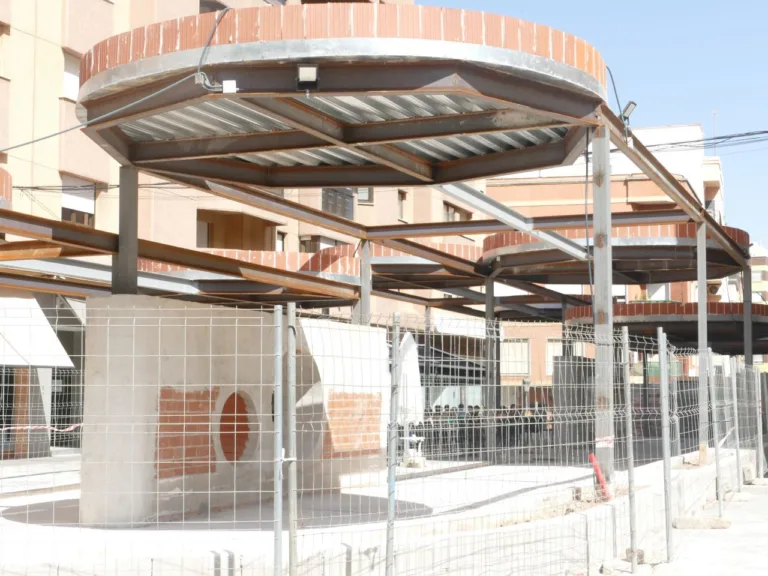 El PSOE exige transparencia por la obra de la Plaza del Teatro tras un accidente laboral