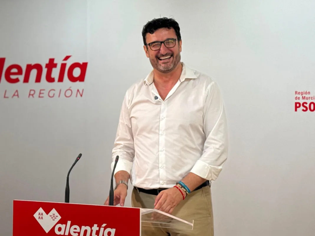 Ginés Ruiz presenta su precandidatura para liderar el PSOE a la Alcaldía de Murcia