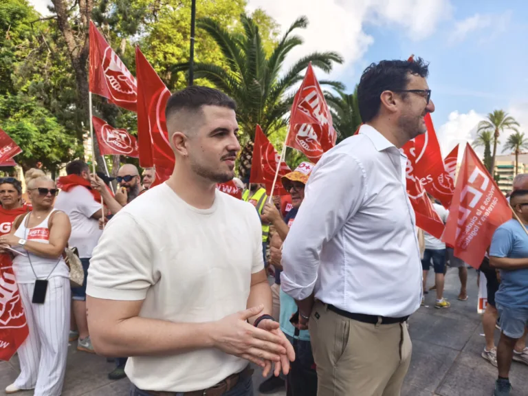 López Miras condena a la Región a tener el peor transporte público, denuncia el PSOE