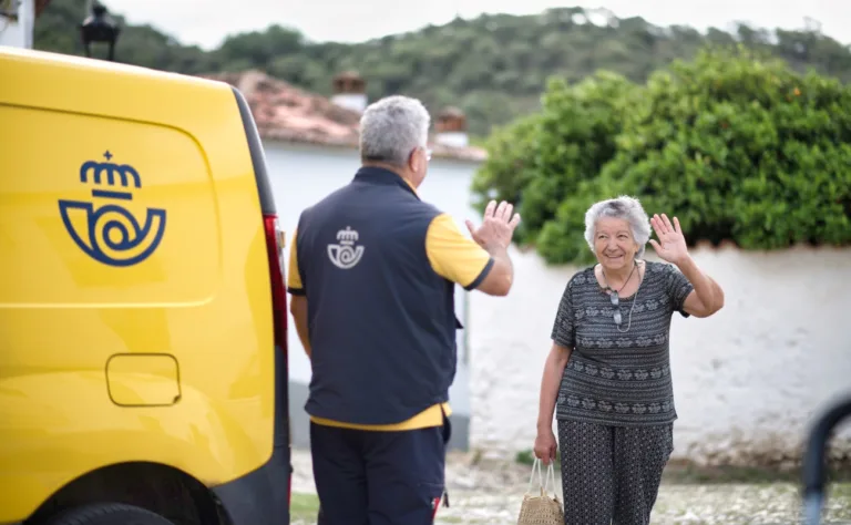 Correos amplía los servicios a domicilio en las zonas rurales de la Región