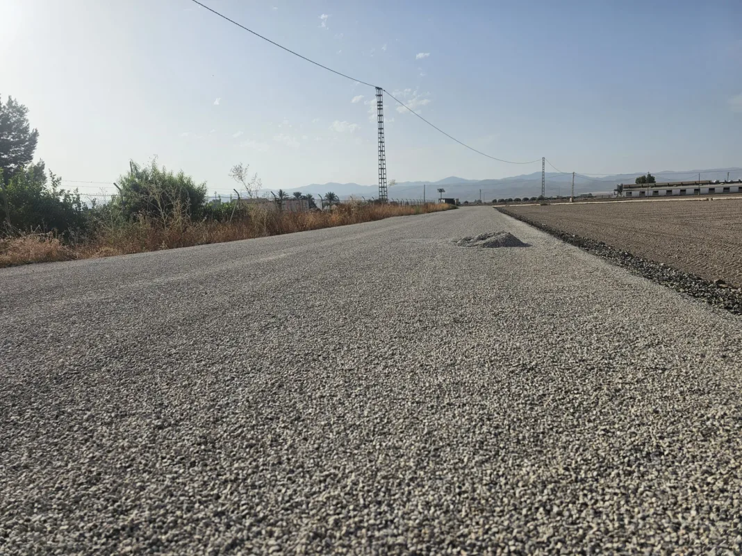 El PSOE cuestiona 44.000 euros en obras que habrían empeorado dos caminos de La Hoya