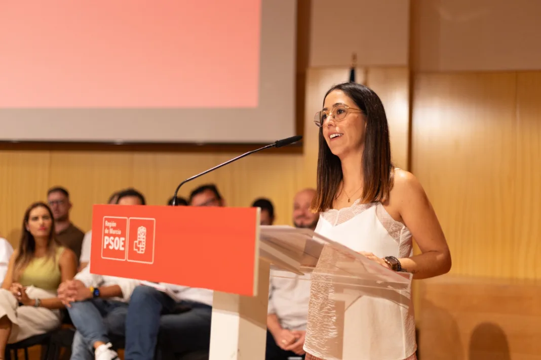 ELENA CASADO El PSOE acusa al PP de politizar el último asesinato machista en Murcia