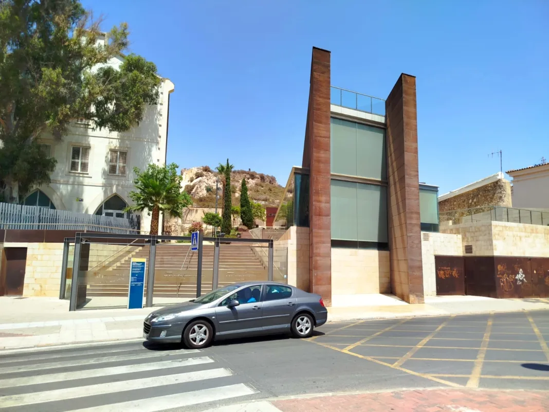 Foto Muralla Púnica 1 El PCAN denuncia un nuevo cierre de la Muralla Púnica por la climatización