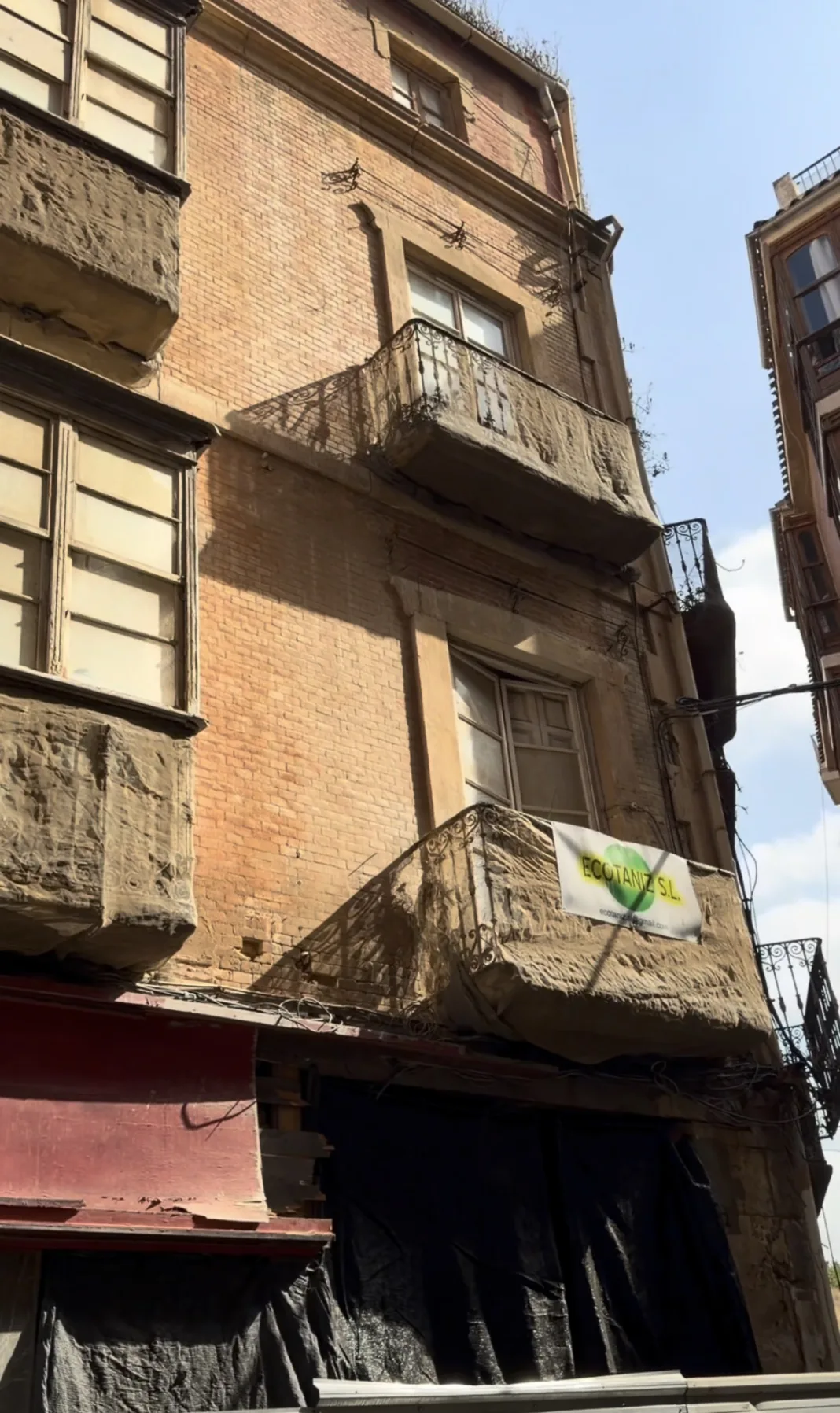 El PSOE denuncia tres meses de retraso en el derribo urgente de la calle Honda