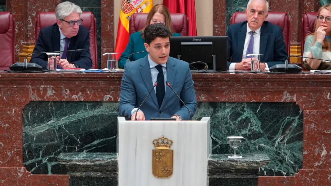 El PSOE acusa a López Miras de ejecutar solo el 49% de la inversión educativa
