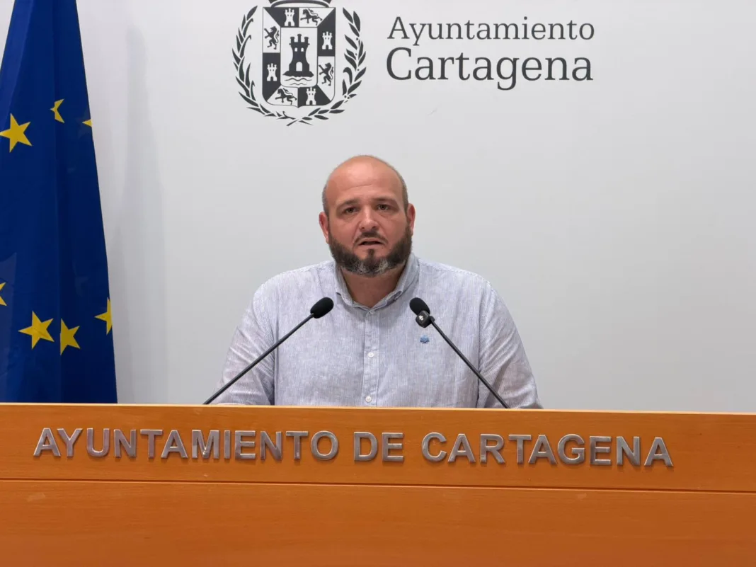 El PSOE acusa al PP de alimentar el miedo mientras la Guardia Civil actúa contra las mafias El PSOE acusa al PP de alimentar el miedo mientras la Guardia Civil actúa contra las mafias