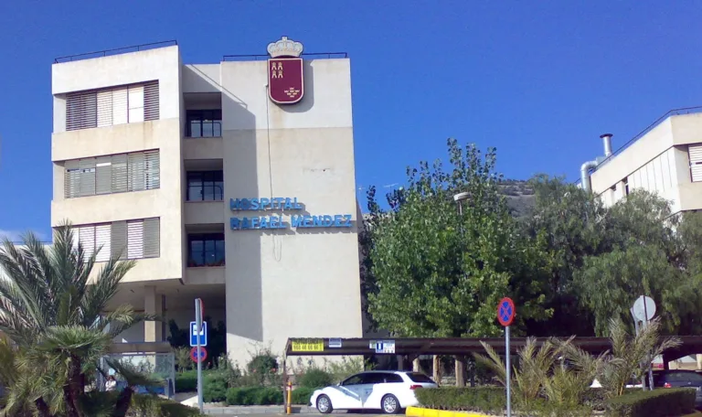El PSOE denuncia la saturación de la UCI del Rafael Méndez por nuevos traslados
