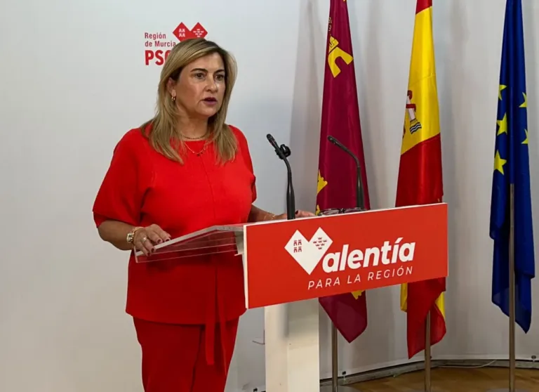 El PSOE acusa a López Miras de rebajar la protección del Mar Menor