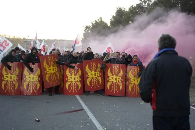 STR prepara huelgas en Repsol tras rechazar el acuerdo firmado con CCOO y UGT STR prepara huelgas en Repsol tras rechazar el acuerdo firmado con CCOO y UGT