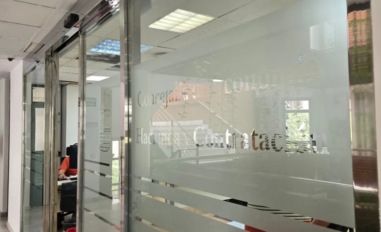 El PSOE exige recuperar las cláusulas sociales en la recogida de papel y cartón