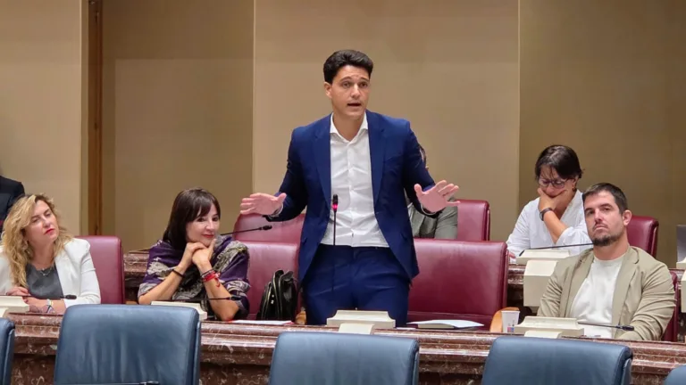 El PSOE reprocha a López Miras anunciar ClimaTIZA con clases suspendidas por calor
